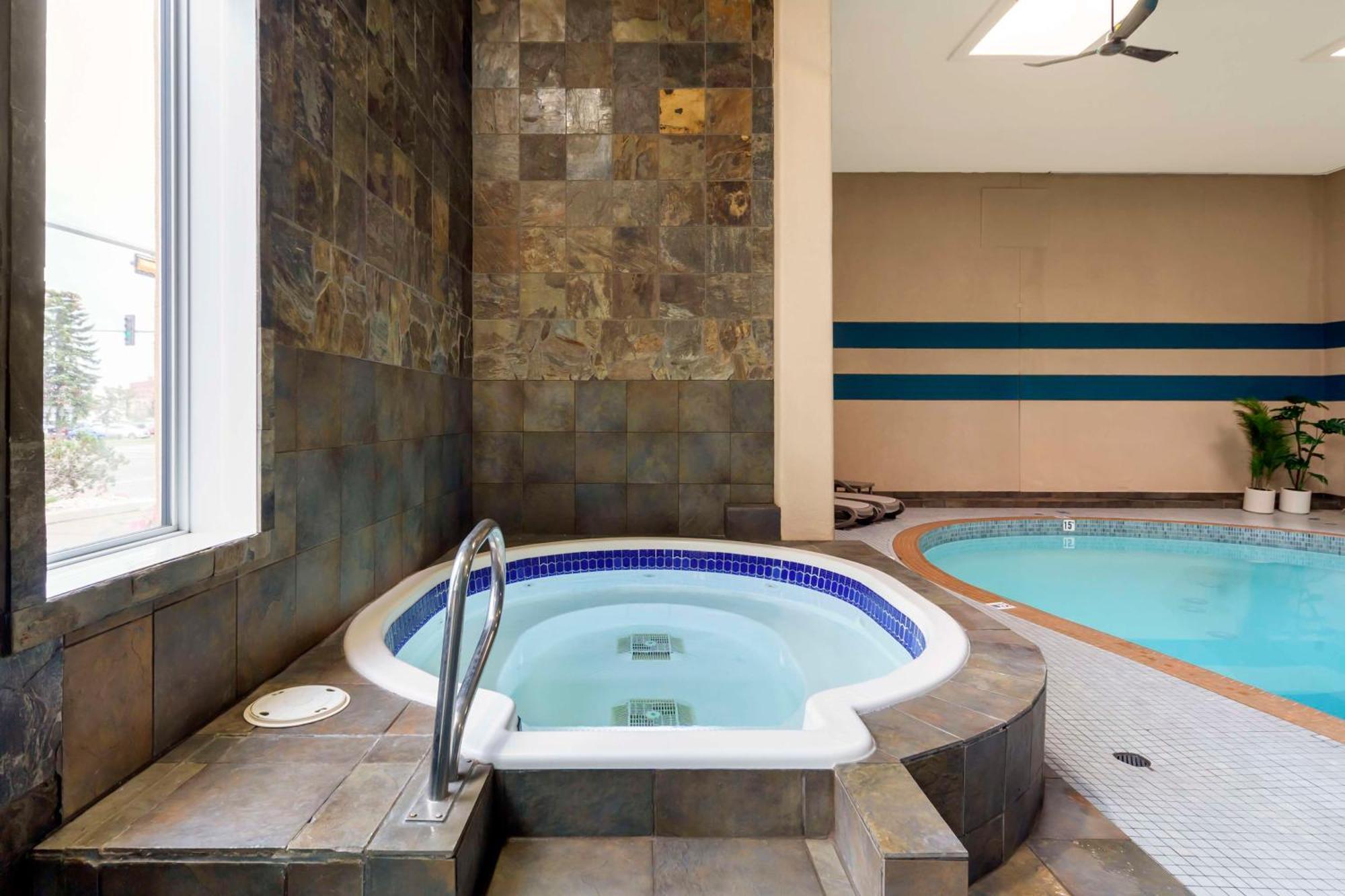 Best Western Plus City Centre Inn Edmonton Esterno foto