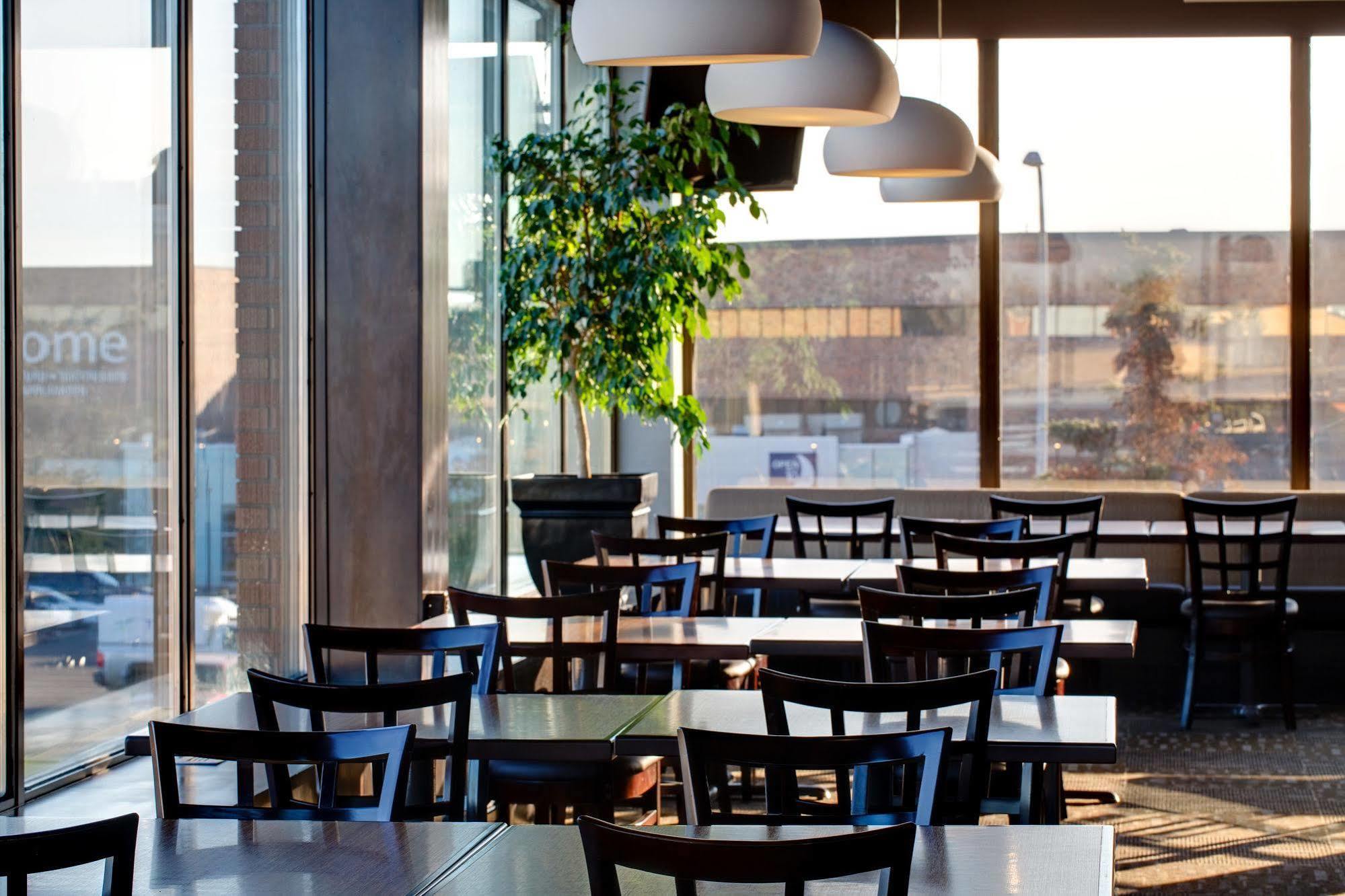 Best Western Plus City Centre Inn Edmonton Esterno foto